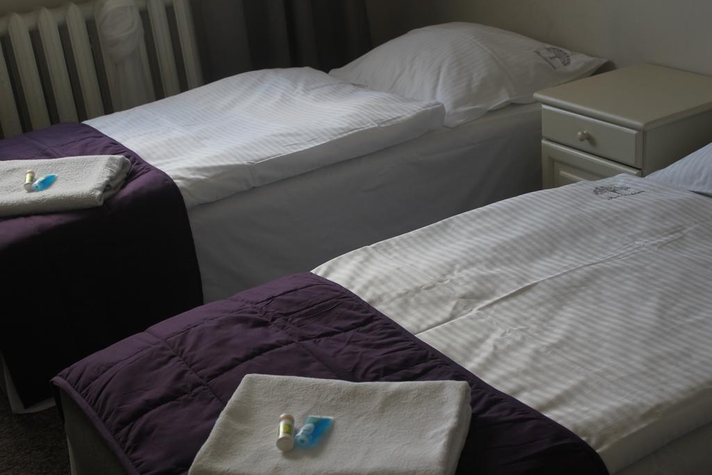 זיילונה גאורה Hotel Pod Debem מראה חיצוני תמונה