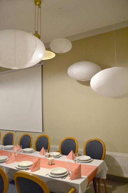 זיילונה גאורה Hotel Pod Debem מראה חיצוני תמונה